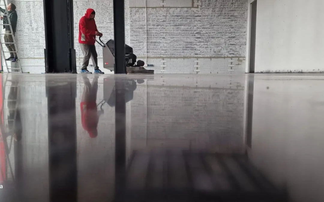  Transformarea unei pardoseli din beton prin șlefuirea și sigilarea suprafetei.